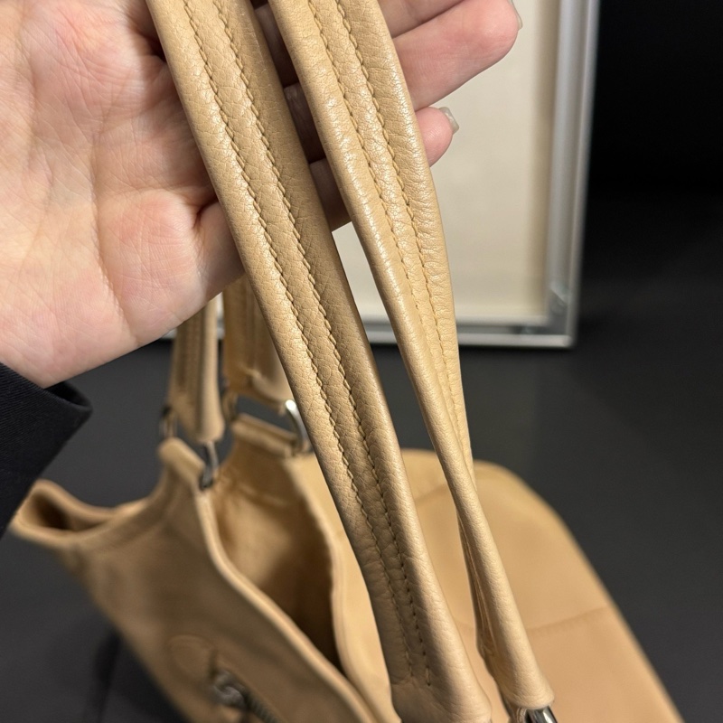 Prada 奶茶色全皮單肩包 尺寸約33*27-23