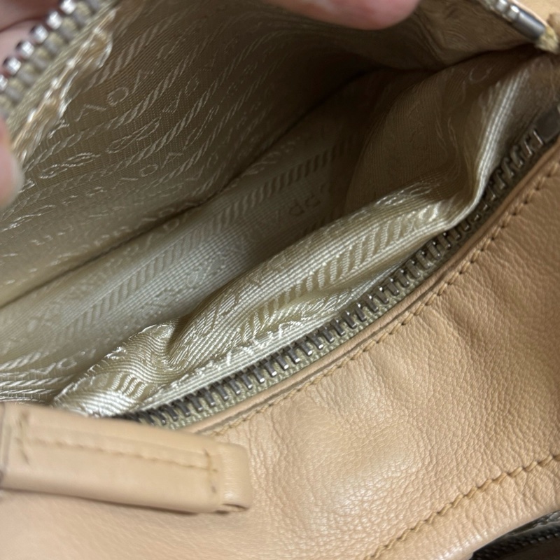 Prada 奶茶色全皮單肩包 尺寸約33*27-25