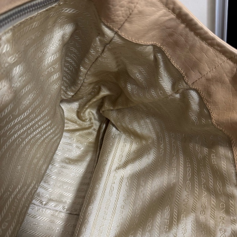 Prada 奶茶色全皮單肩包 尺寸約33*27-28
