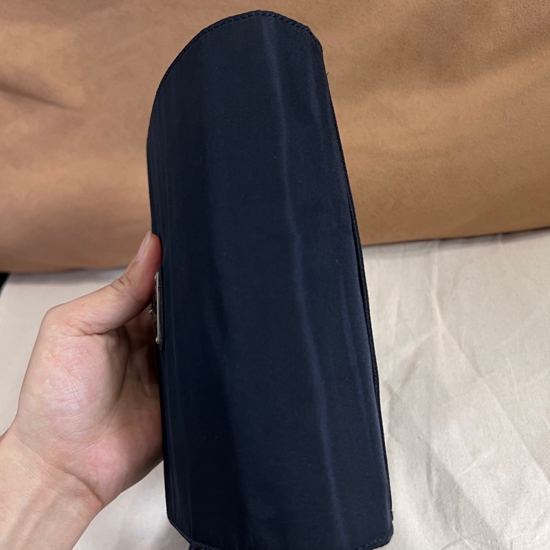 Prada 翻蓋郵差斜挎單肩包 尺寸約18*13.5-12