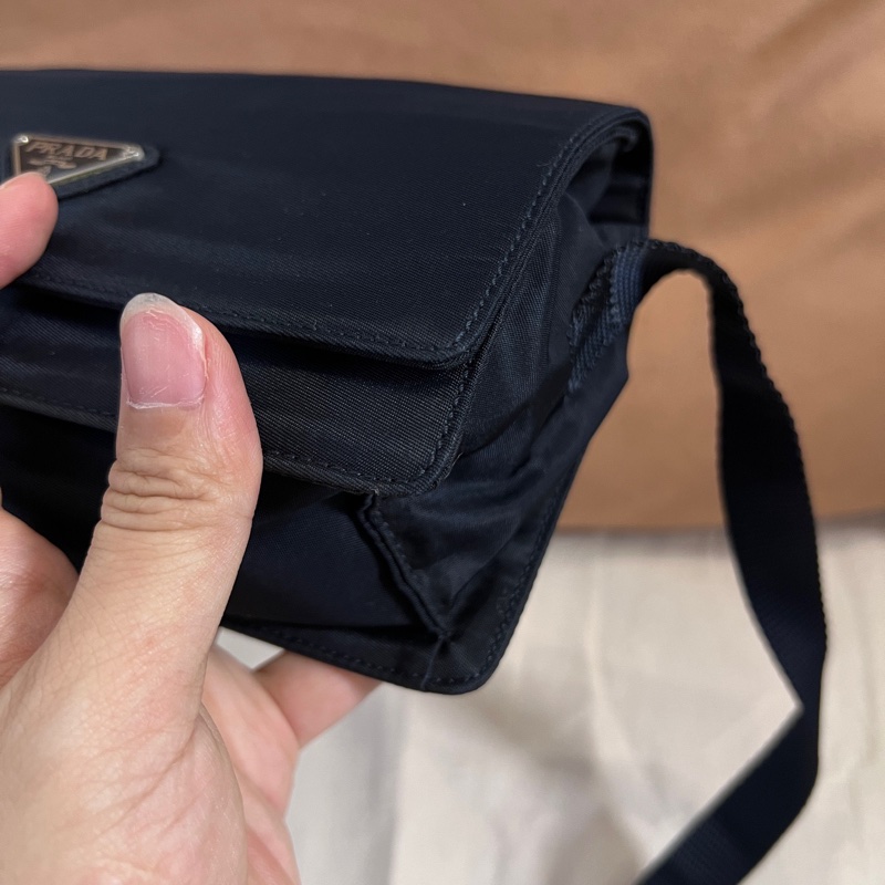 Prada 翻蓋郵差斜挎單肩包 尺寸約18*13.5-14