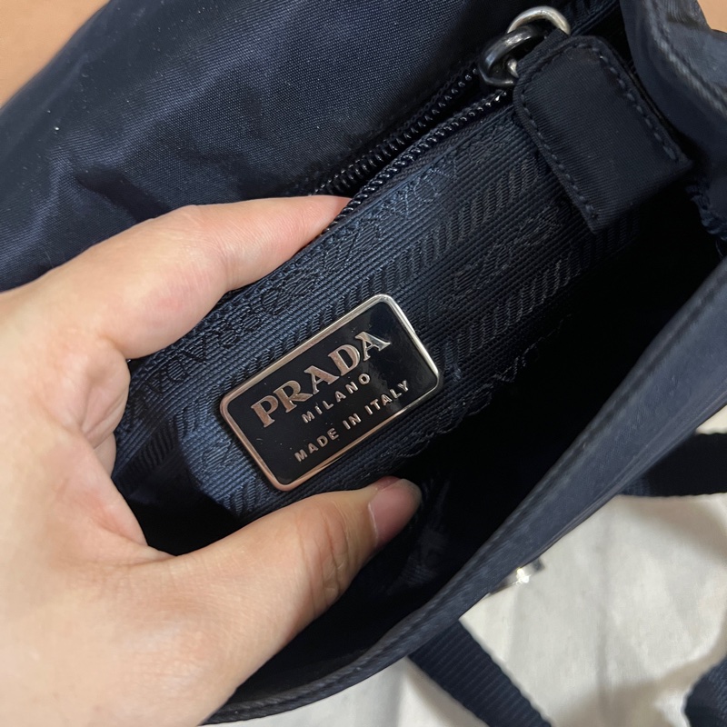 Prada 翻蓋郵差斜挎單肩包 尺寸約18*13.5-26