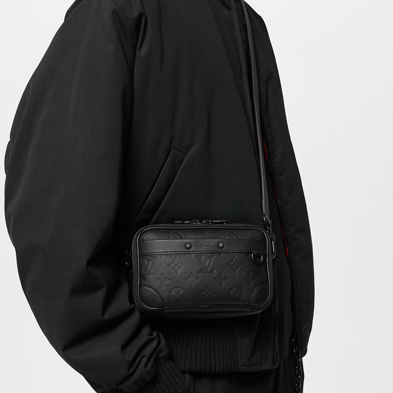 莉亞精品♡ Lv 黑壓紋相機包 二手美品-1