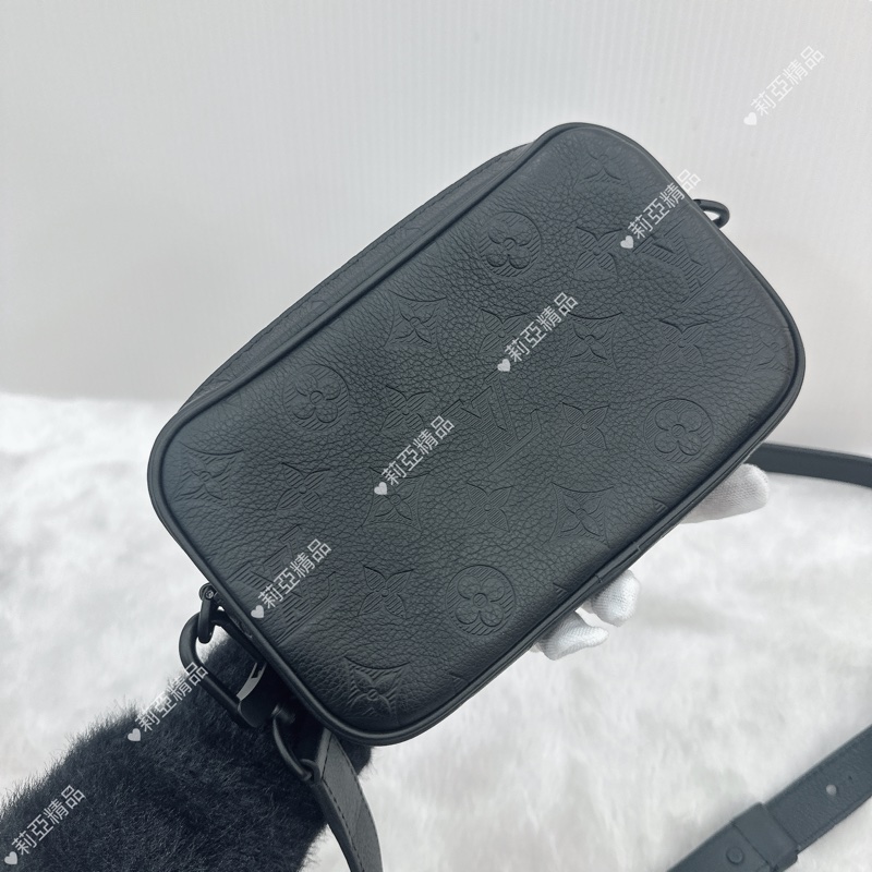 莉亞精品♡ Lv 黑壓紋相機包 二手美品-3