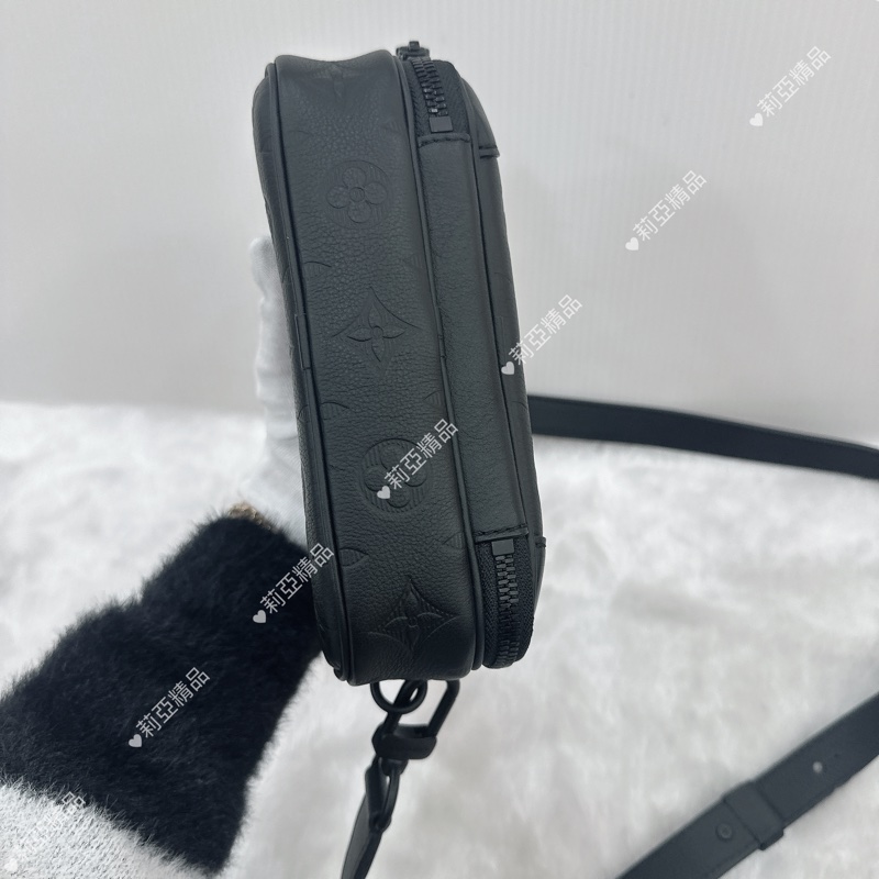 莉亞精品♡ Lv 黑壓紋相機包 二手美品-5