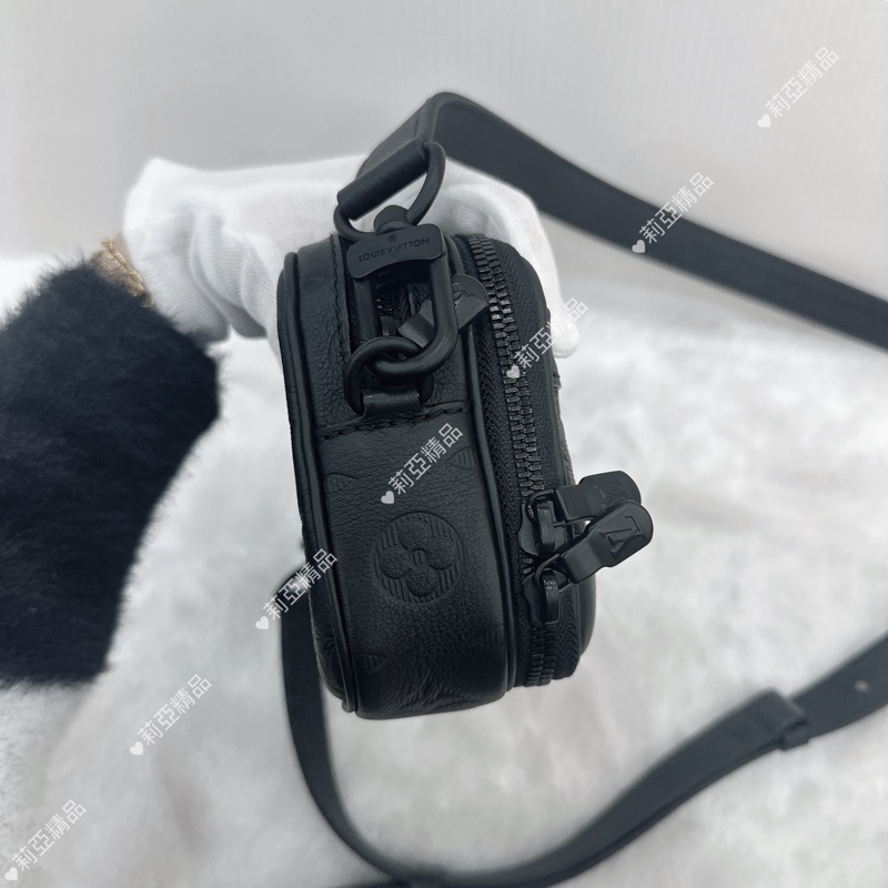 莉亞精品♡ Lv 黑壓紋相機包 二手美品-6