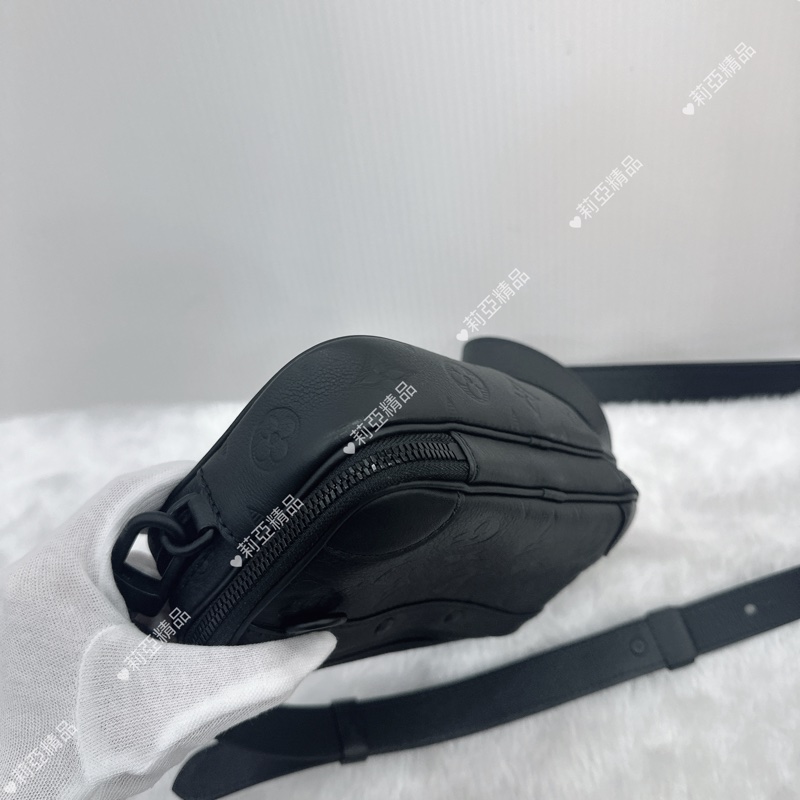 莉亞精品♡ Lv 黑壓紋相機包 二手美品-8