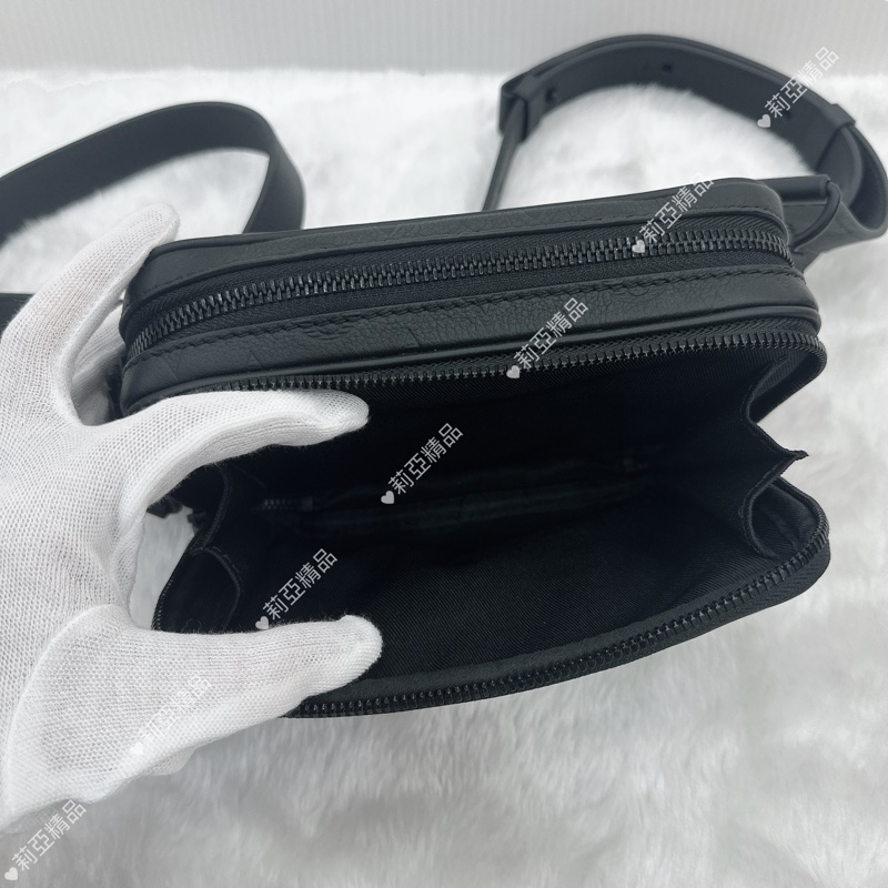 莉亞精品♡ Lv 黑壓紋相機包 二手美品-12