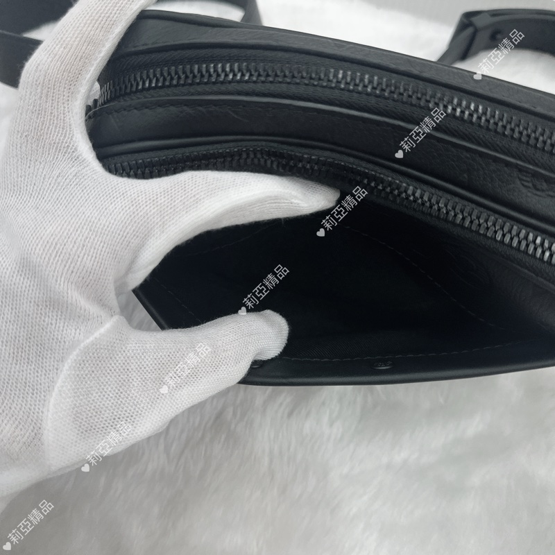 莉亞精品♡ Lv 黑壓紋相機包 二手美品-13