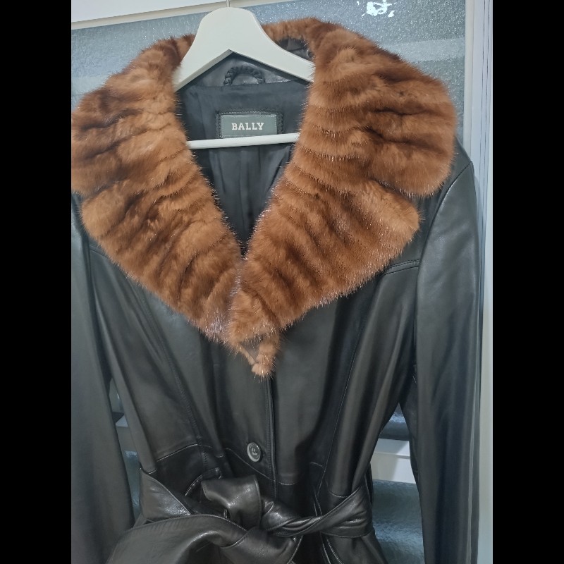 Bally 貂毛領黑牛皮長大衣-1