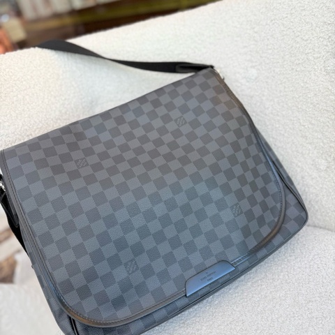 98新 LV路易威登 黑灰色棋盤格男士單肩包斜挎包