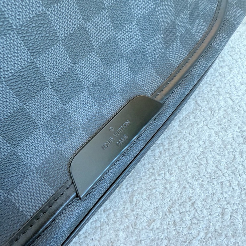 98新 LV路易威登 黑灰色棋盤格男士單肩包斜挎包-1