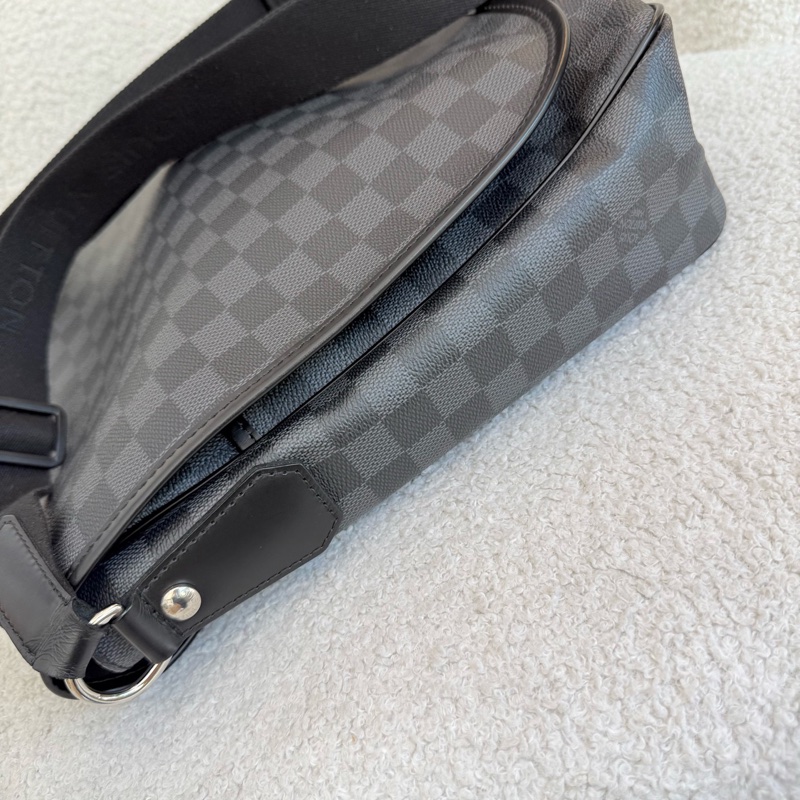 98新 LV路易威登 黑灰色棋盤格男士單肩包斜挎包-2