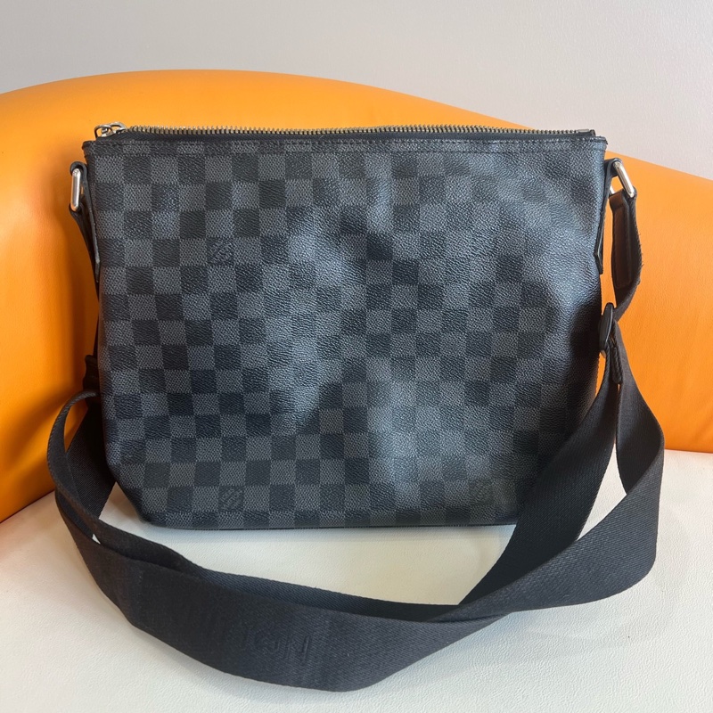 LV 黑棋盤格 男士 斜挎包,13年編碼 尺寸:28x26-0