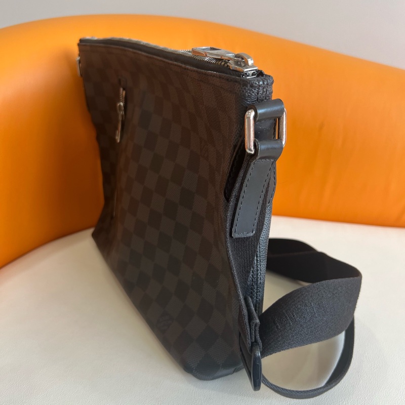 LV 黑棋盤格 男士 斜挎包,13年編碼 尺寸:28x26-1