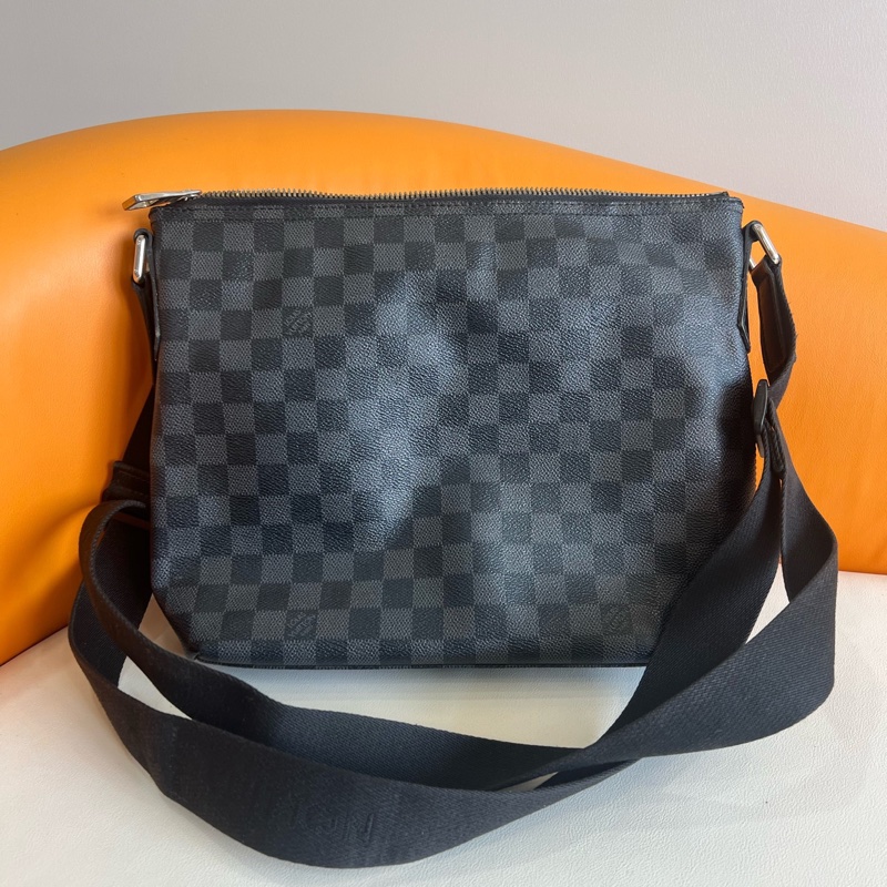 LV 黑棋盤格 男士 斜挎包,13年編碼 尺寸:28x26-2