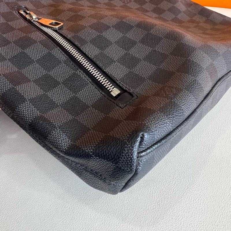 LV 黑棋盤格 男士 斜挎包,13年編碼 尺寸:28x26-3