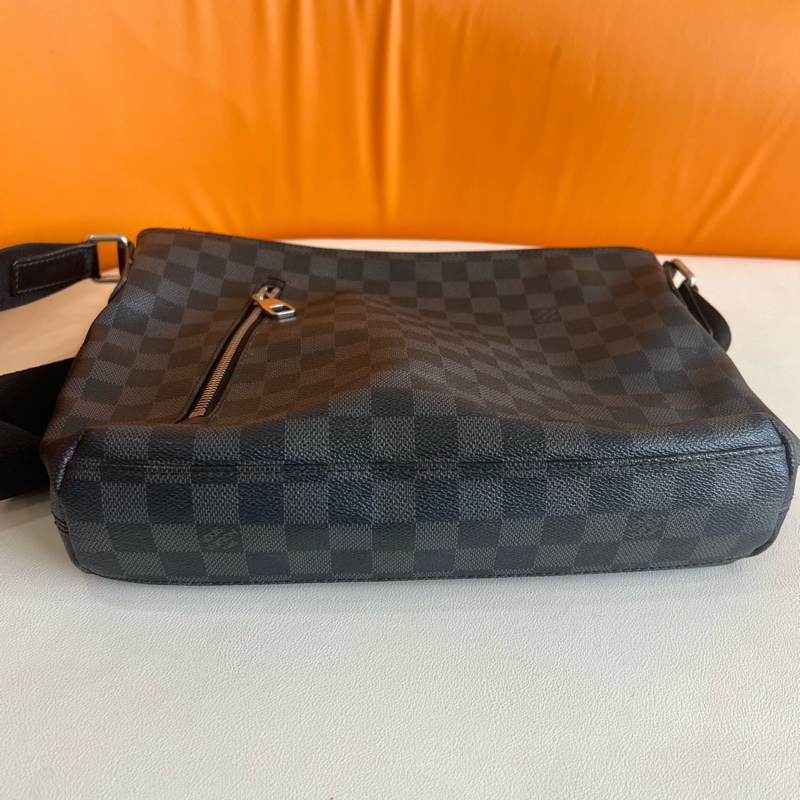 LV 黑棋盤格 男士 斜挎包,13年編碼 尺寸:28x26-7