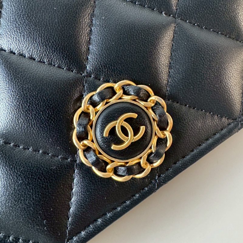 CHANEL VIC 生日禮 黑色 菱格紋 羊皮 皮穿鍊 金釦 手拿 晚宴包 長夾-1