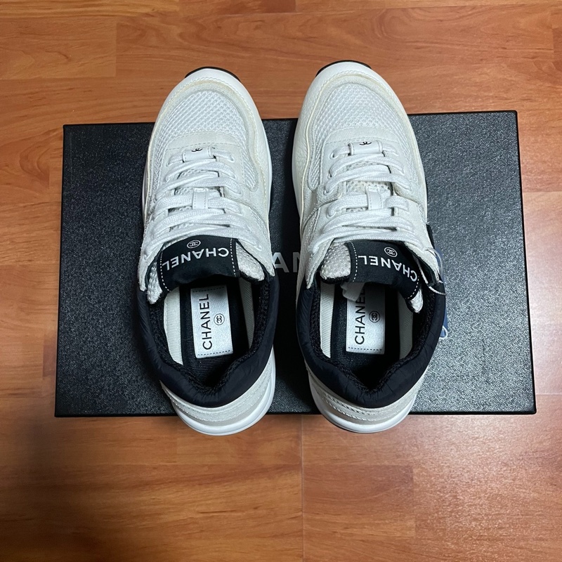 Chanel香奈兒雙C黑白熊貓正品低幫跑步鞋 米白黑 尺碼：35.5碼-3