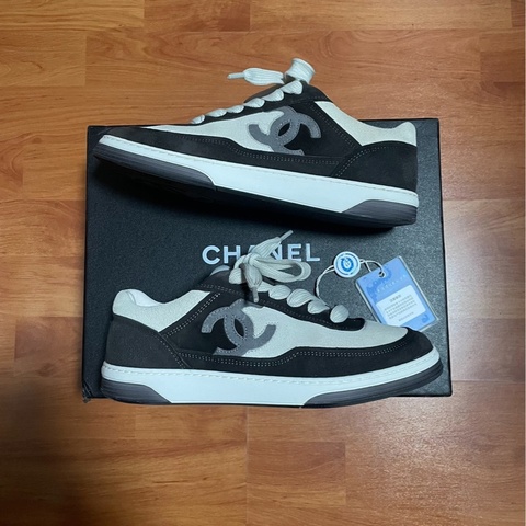 Chanel徽標正品香奈兒23p黑白熊貓雙c休閑板鞋  尺碼：36碼