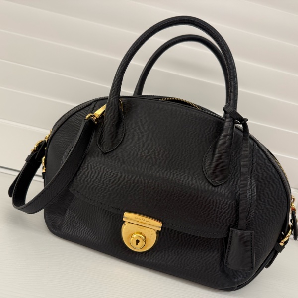 Salvatore Ferragamo 菲拉格慕黑色水波紋肩揹手提兩用包-6