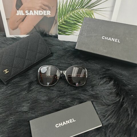 Chanel 墨镜