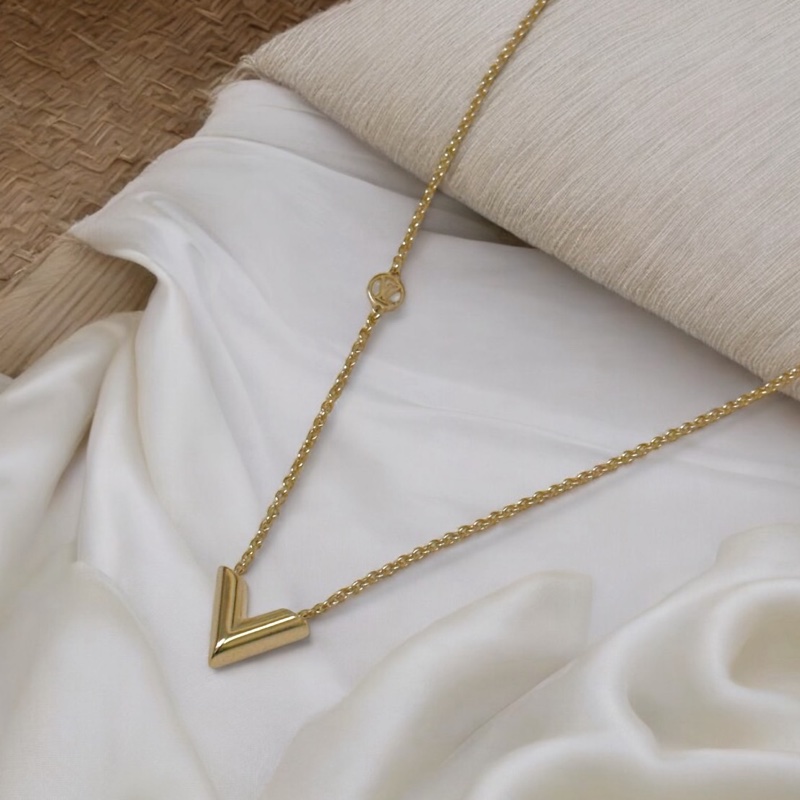 莉亞精品♡LV M00857 V字項鍊 二手-0