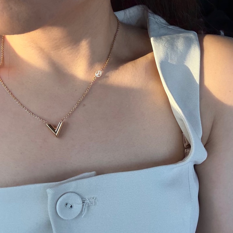 莉亞精品♡LV M00857 V字項鍊 二手-1