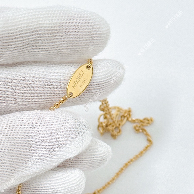 莉亞精品♡LV M00857 V字項鍊 二手-5