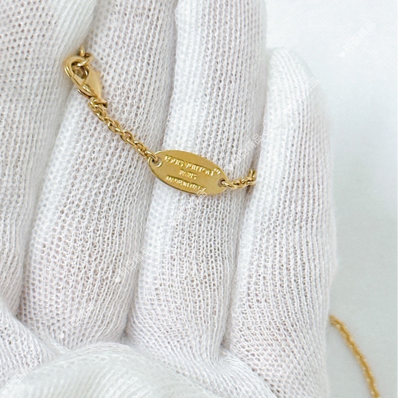 莉亞精品♡LV M00857 V字項鍊 二手-6