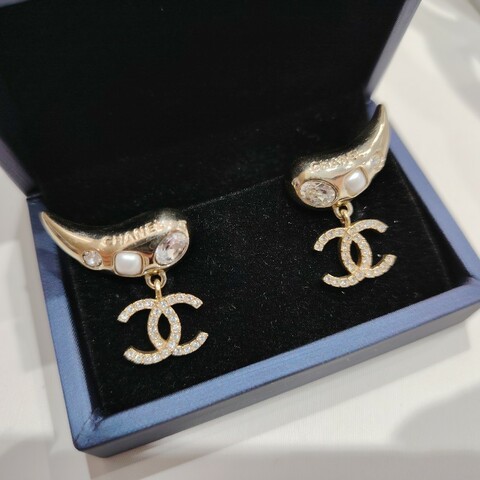 CHANEL A21S 淺金水鑽CC垂吊耳環