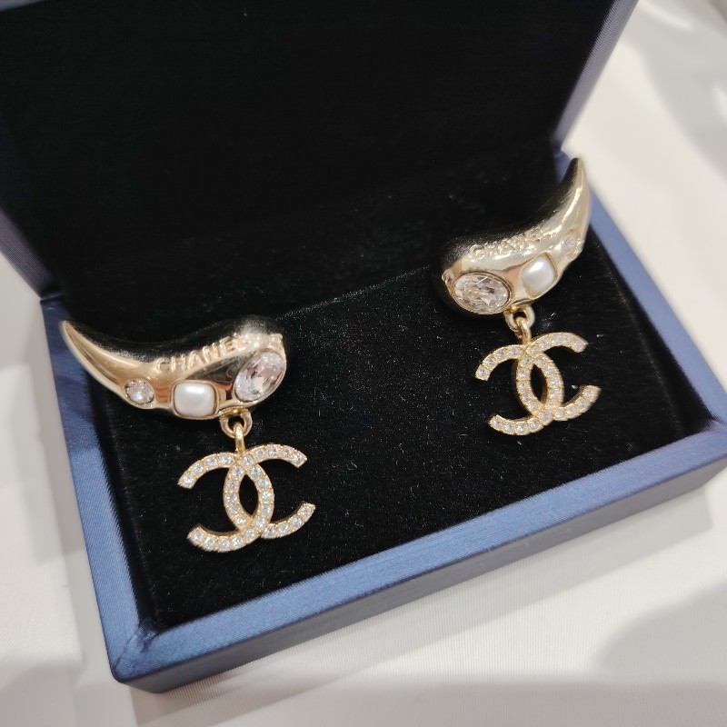CHANEL A21S 淺金水鑽CC垂吊耳環-0