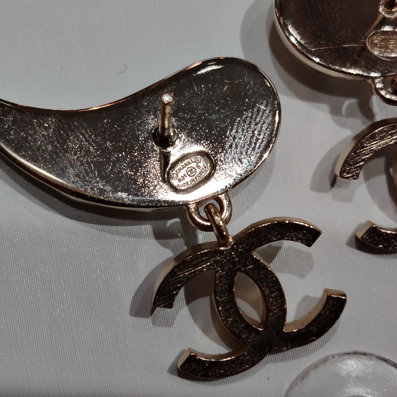 CHANEL A21S 淺金水鑽CC垂吊耳環-7