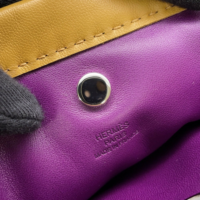 愛馬仕芝麻色/紫外光色/羊皮枕頭包,附U形印章-6