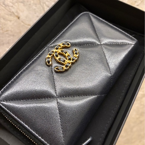 Chanel 19羊皮拉鏈中夾錢包 99新30開 賣場4000優惠券