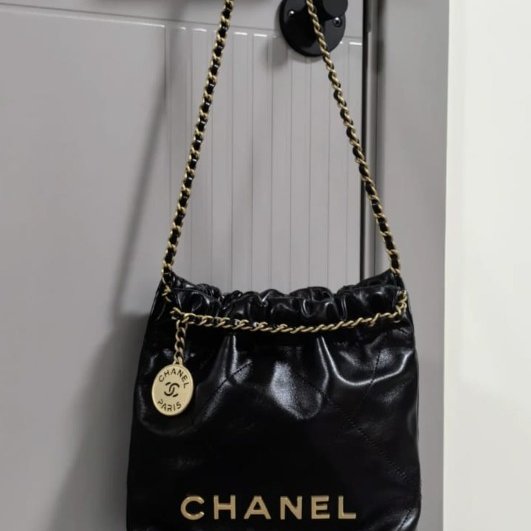磁扣Chanel 22Mini 黑金亮面牛-4
