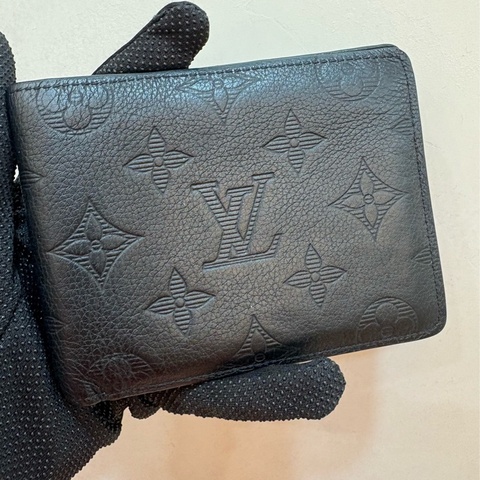 LV 黑色壓花對開短夾