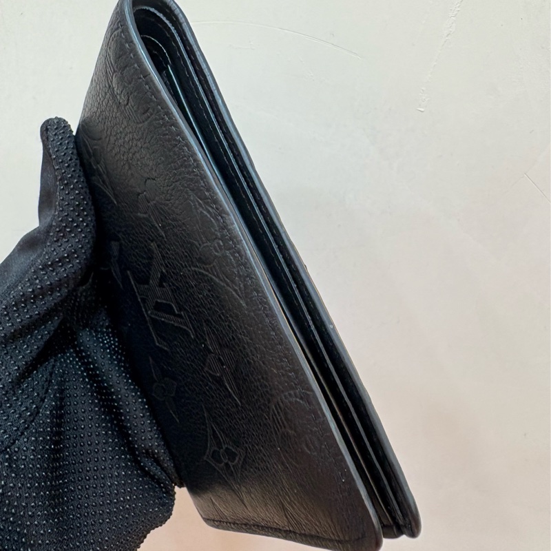 LV 黑色壓花對開短夾-3