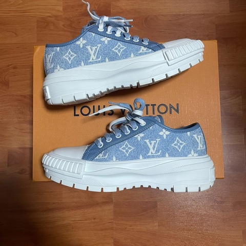 Lv Squad白藍丹寧牛仔低幫滿印休閒鞋 女款藍色 尺碼：37.5碼