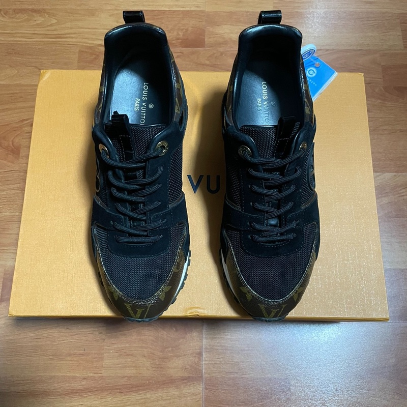 Lv Run Away 絨面小牛皮低幫 運動休閒鞋 尺碼:35碼-2