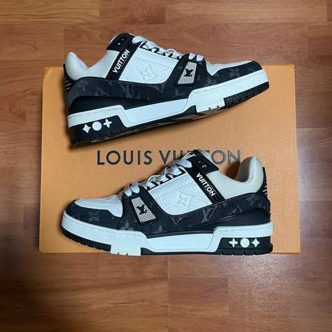 Lv Trainer黑白熊貓 路易威登正品壓紋板鞋 白黑 尺碼：37.5碼
