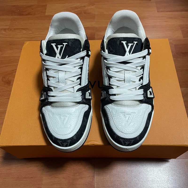 Lv Trainer黑白熊貓 路易威登正品壓紋板鞋 白黑 尺碼:37.5碼-2