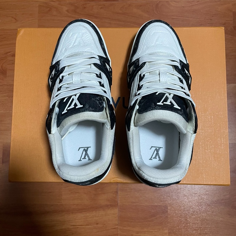 Lv Trainer黑白熊貓 路易威登正品壓紋板鞋 白黑 尺碼:37.5碼-3