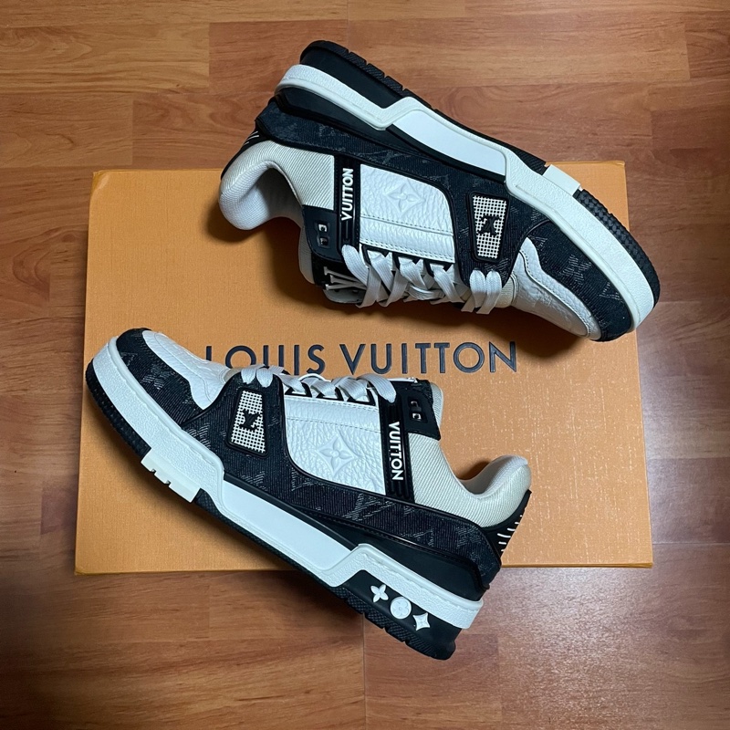 Lv Trainer黑白熊貓 路易威登正品壓紋板鞋 白黑 尺碼:37.5碼-7