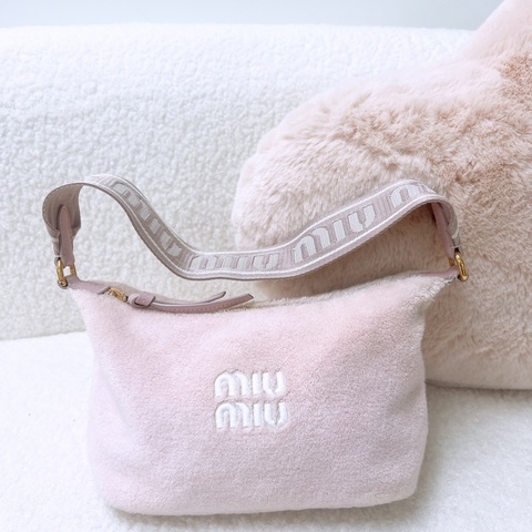 Miu miu spirit 粉色毛巾腋下包/肩背包