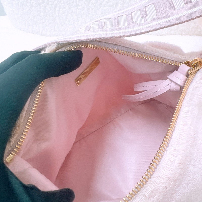 Miu miu spirit 粉色毛巾腋下包/肩背包-11