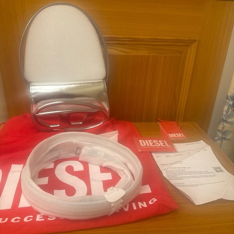 Diesel 1DR 銀色丁噹包