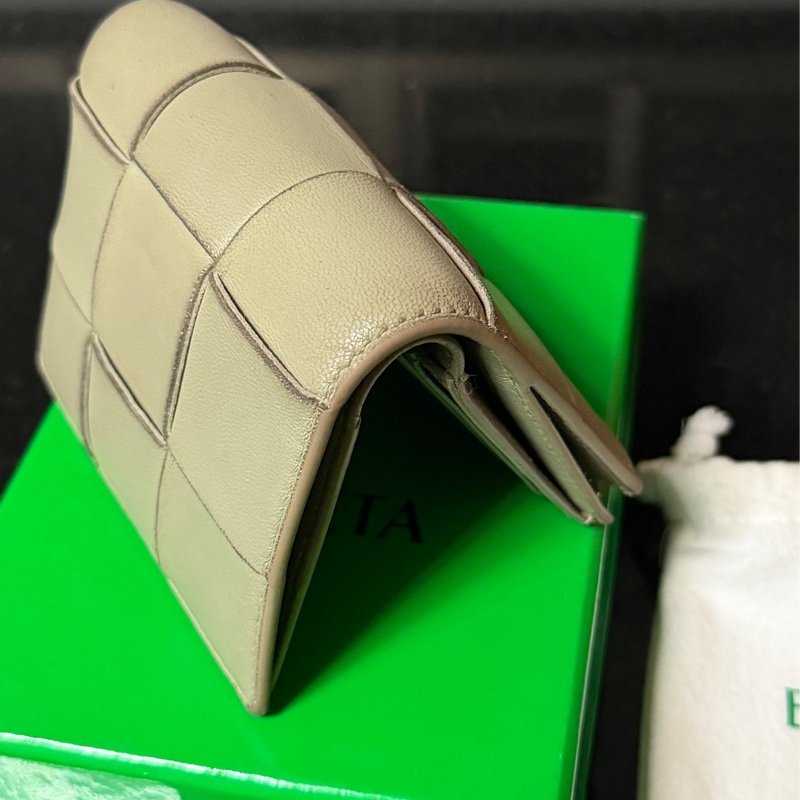 Bottega Veneta BV Cassette 編織中夾 限量色 草綠-7