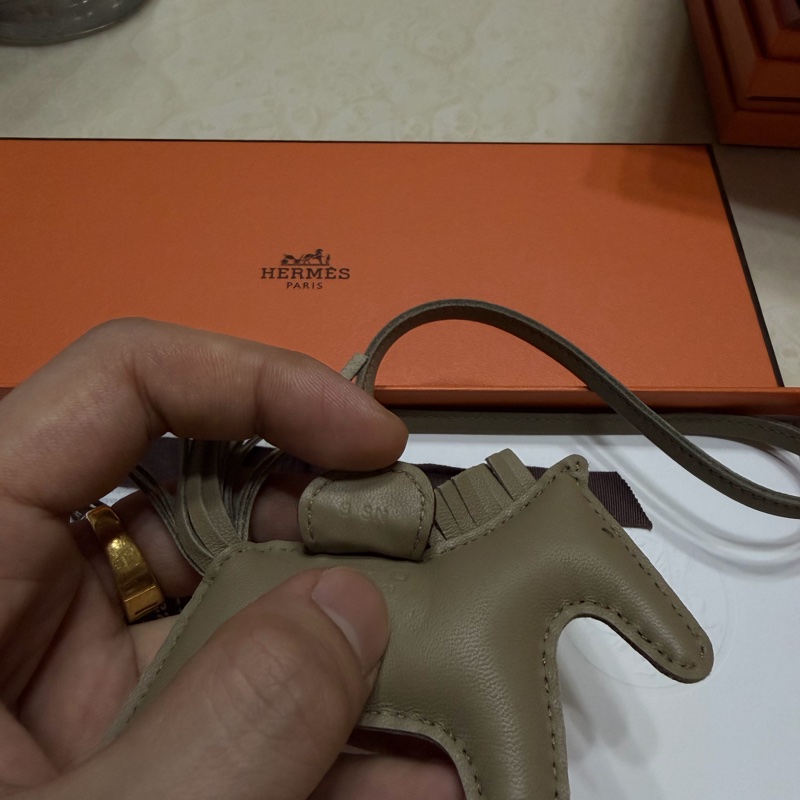 🐎 Hermès Rodeo PM 小馬吊飾｜大象灰調｜鱷魚皮馬鞍｜原廠盒裝-4